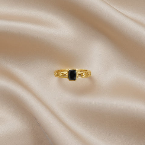 Goud vergulde ring met zwarte zirconia