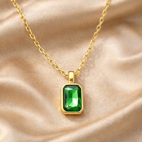Refined necklace with emerald toned zirconia pendant in gold finish - Dilan Collective