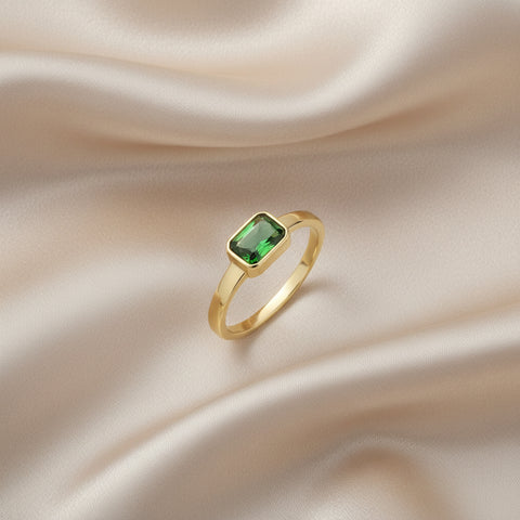 Goud vergulde ring met groene zirconia